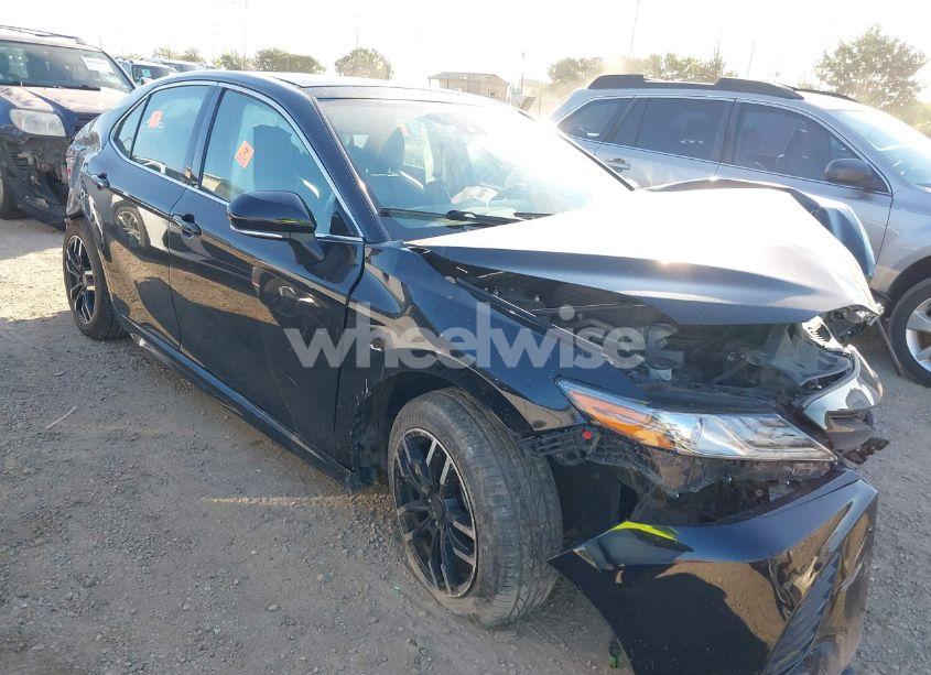 2019 Toyota Camry XSE (VIN 4T1B61HK3KU170864) main photo