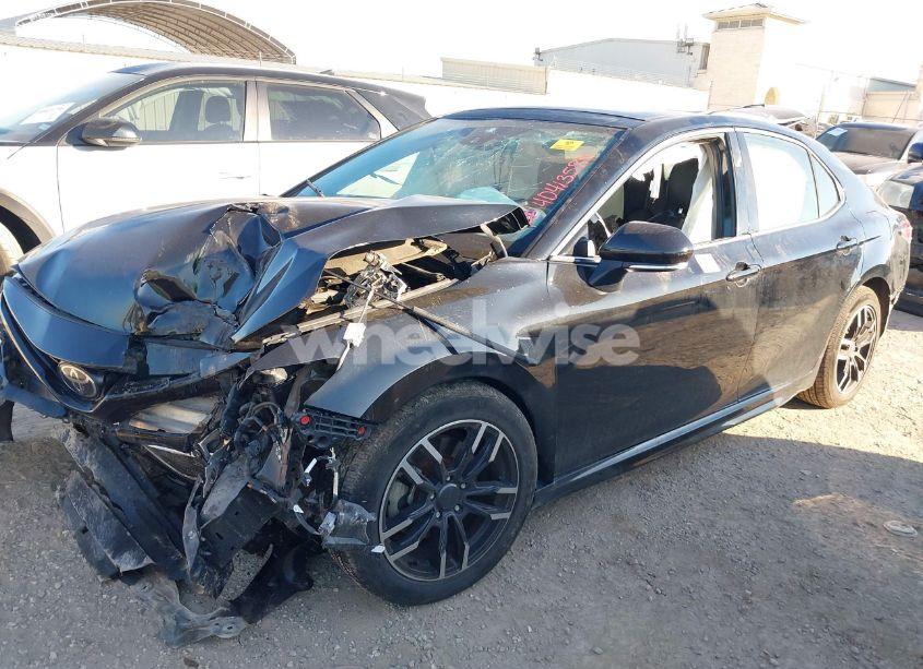 Photo 2 of 2019 Toyota Camry XSE (VIN 4T1B61HK3KU170864)