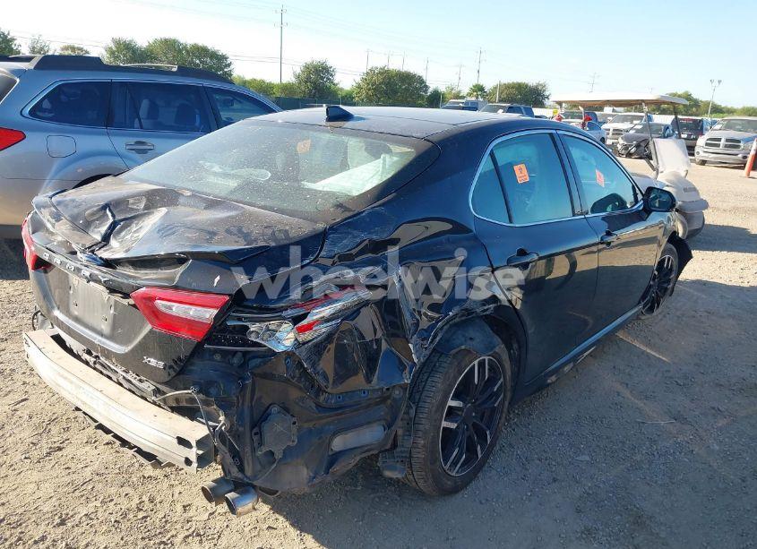 Photo 4 of 2019 Toyota Camry XSE (VIN 4T1B61HK3KU170864)