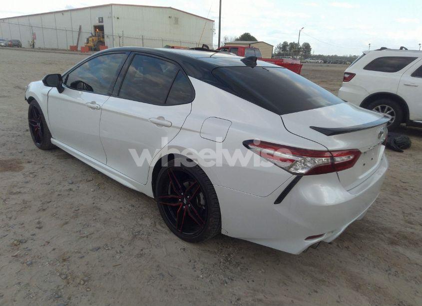 Photo 3 of 2019 Toyota Camry XSE (VIN 4T1B61HK3KU221232)