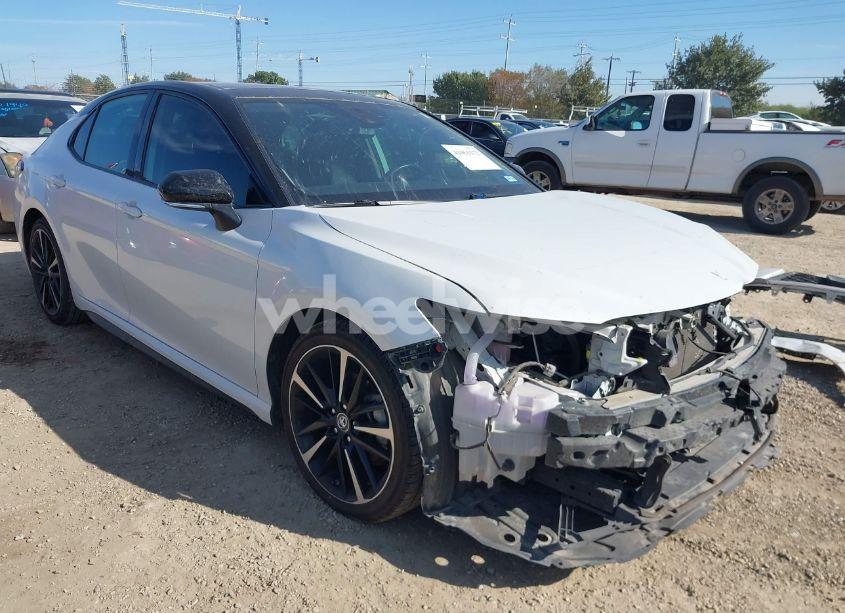 2019 Toyota Camry XSE (VIN 4T1B61HK3KU271743) main photo