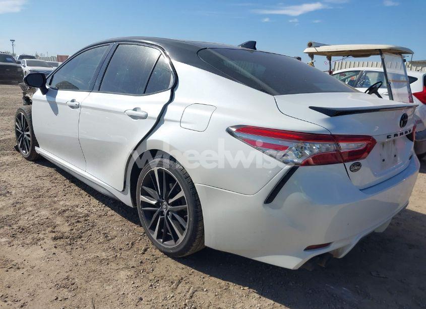 Photo 3 of 2019 Toyota Camry XSE (VIN 4T1B61HK3KU271743)