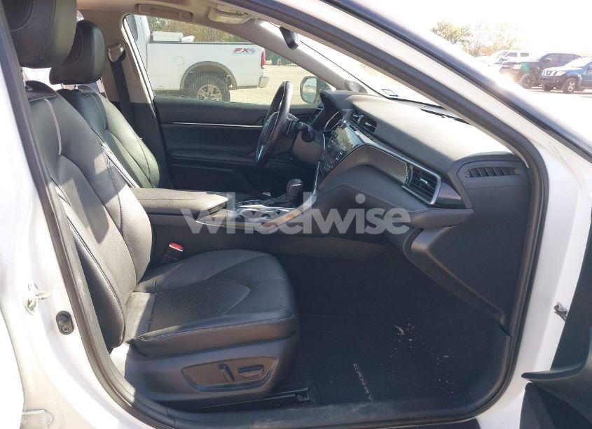 Photo 5 of 2019 Toyota Camry XSE (VIN 4T1B61HK3KU271743)