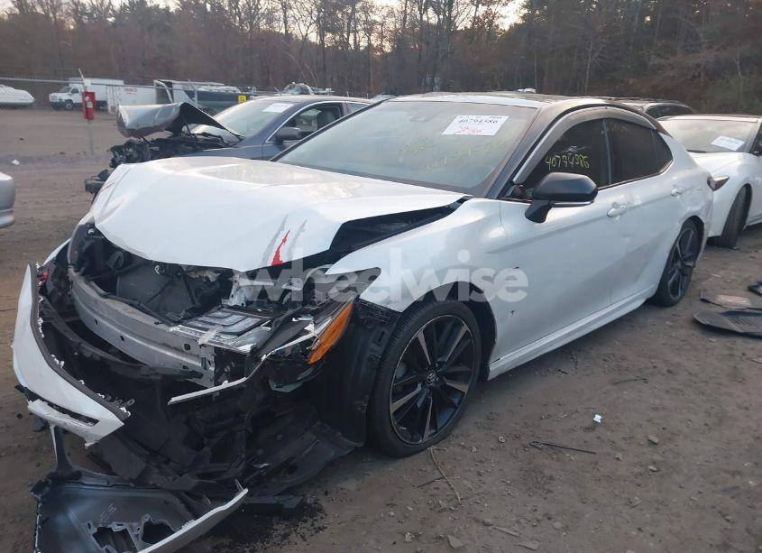 Photo 2 of 2019 Toyota Camry XSE (VIN 4T1B61HK3KU284833)