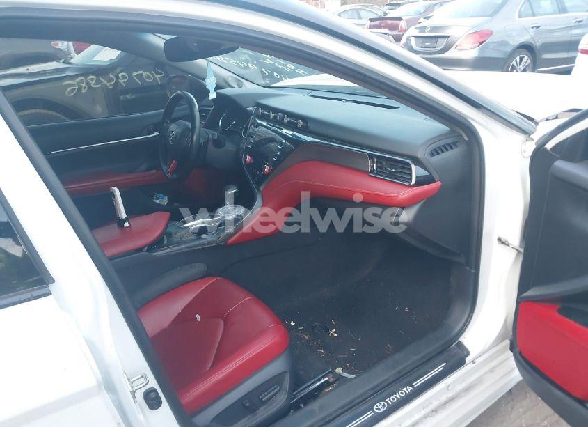 Photo 5 of 2019 Toyota Camry XSE (VIN 4T1B61HK3KU284833)