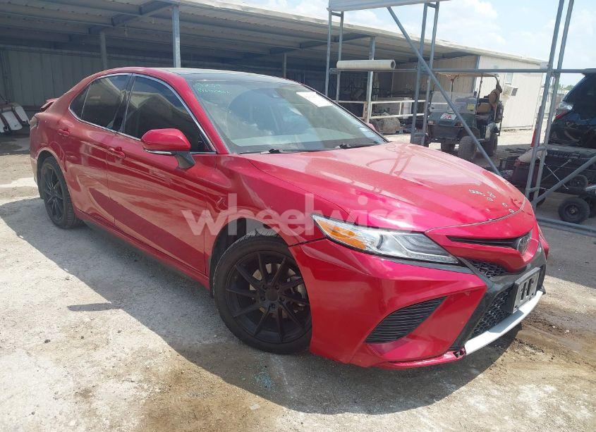 2019 Toyota Camry XSE (VIN 4T1B61HK3KU300335) main photo