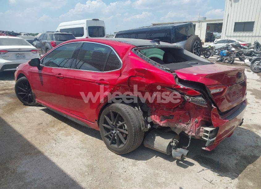 Photo 3 of 2019 Toyota Camry XSE (VIN 4T1B61HK3KU300335)