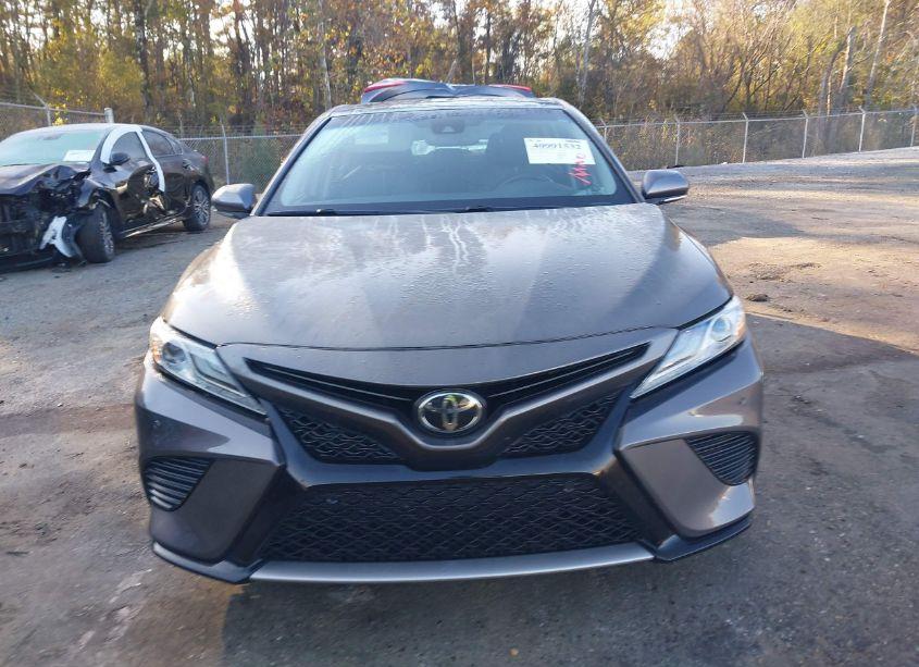 Photo 12 of 2018 Toyota Camry XSE (VIN 4T1B61HK4JU057469)