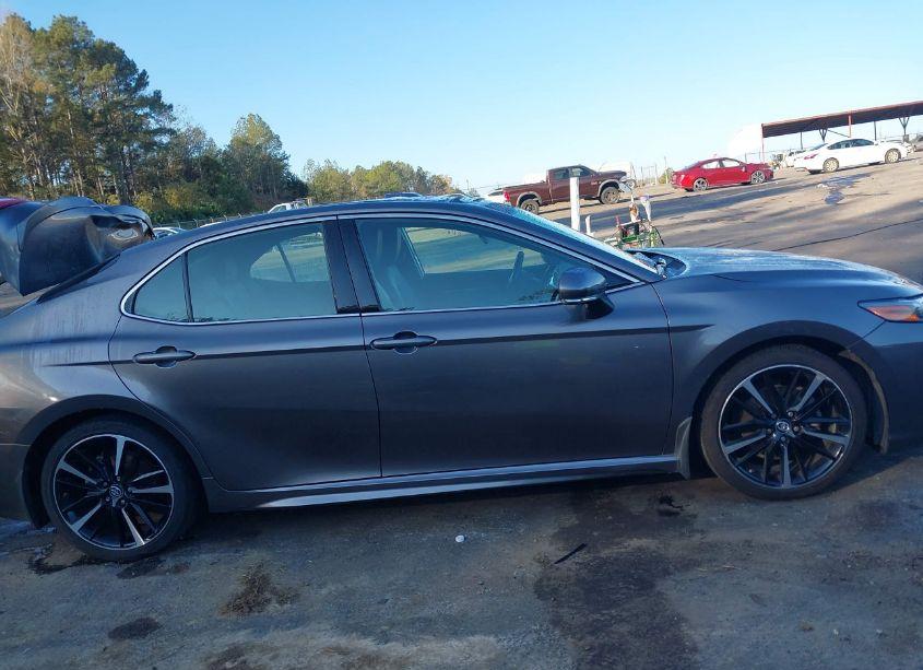 Photo 13 of 2018 Toyota Camry XSE (VIN 4T1B61HK4JU057469)