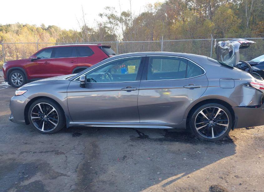 Photo 14 of 2018 Toyota Camry XSE (VIN 4T1B61HK4JU057469)