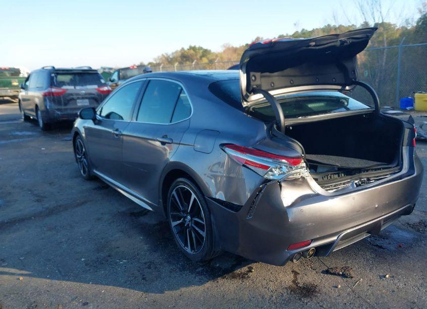 Photo 3 of 2018 Toyota Camry XSE (VIN 4T1B61HK4JU057469)