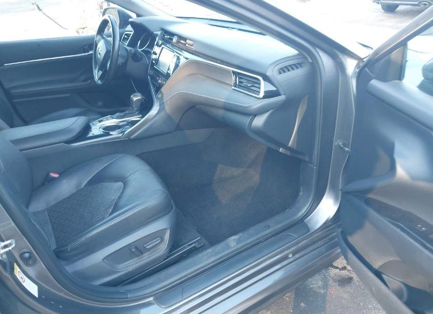 Photo 5 of 2018 Toyota Camry XSE (VIN 4T1B61HK4JU057469)