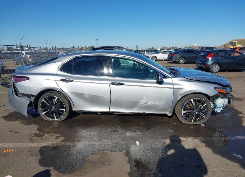 Photo 14 of 2018 Toyota Camry XSE (VIN 4T1B61HK4JU104645)