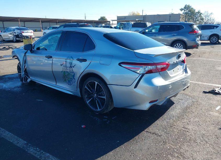 Photo 3 of 2018 Toyota Camry XSE (VIN 4T1B61HK4JU104645)