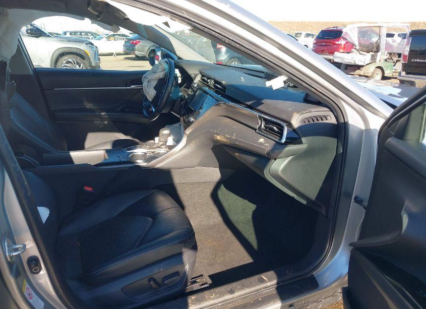 Photo 5 of 2018 Toyota Camry XSE (VIN 4T1B61HK4JU104645)