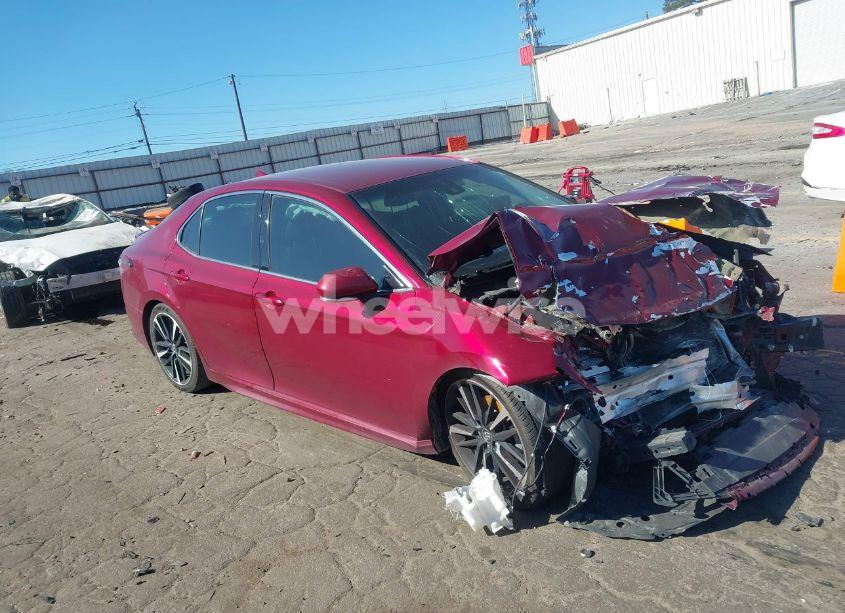 2018 Toyota Camry XSE (VIN 4T1B61HK4JU568244) main photo