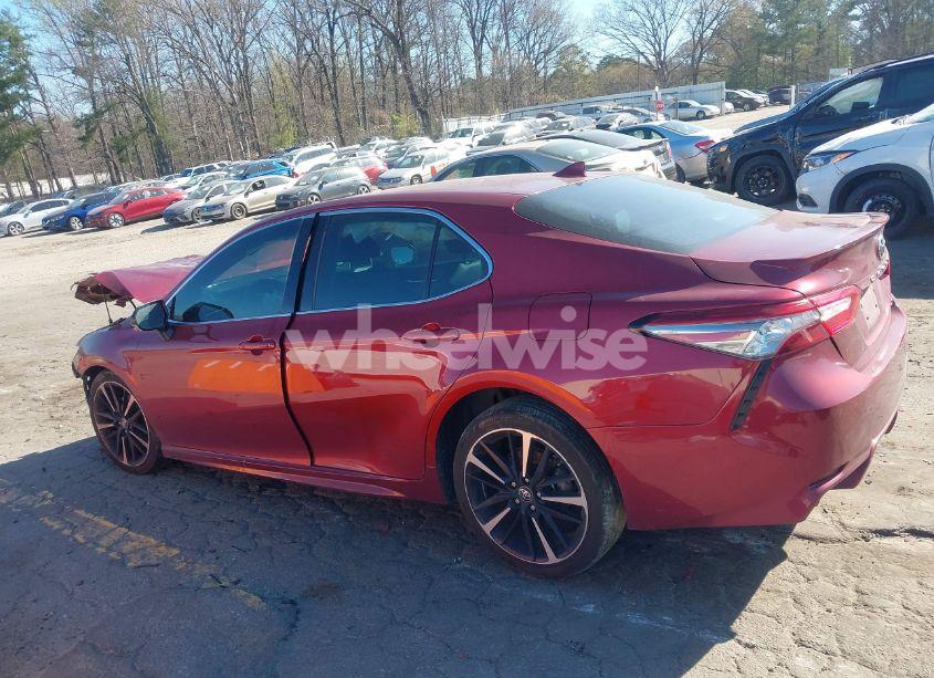 Photo 13 of 2018 Toyota Camry XSE (VIN 4T1B61HK4JU568244)