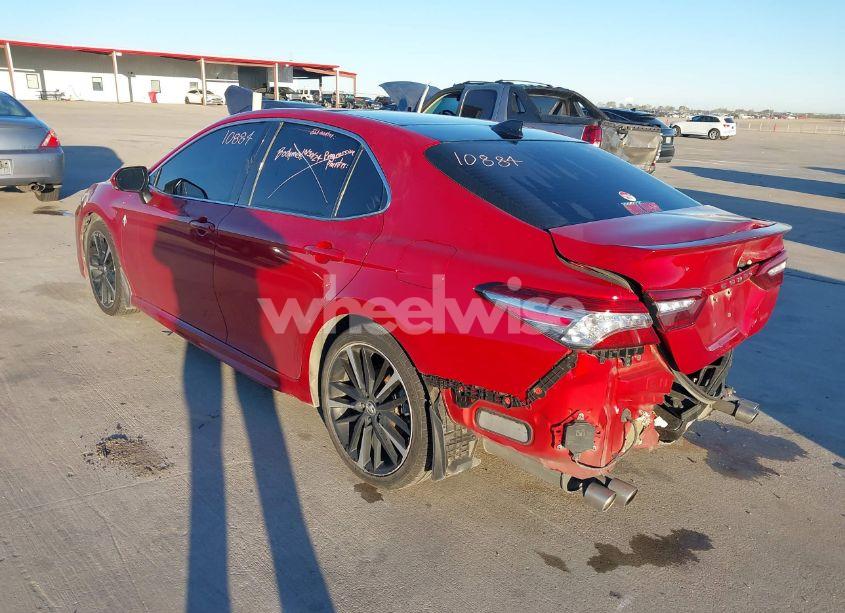 Photo 3 of 2019 Toyota Camry XSE (VIN 4T1B61HK4KU176950)