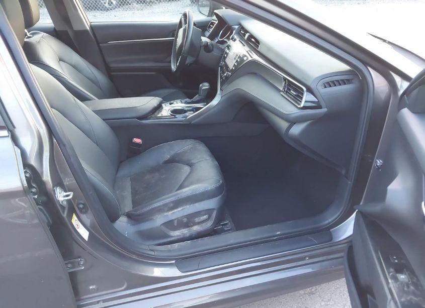 Photo 5 of 2019 Toyota Camry XSE (VIN 4T1B61HK4KU199306)