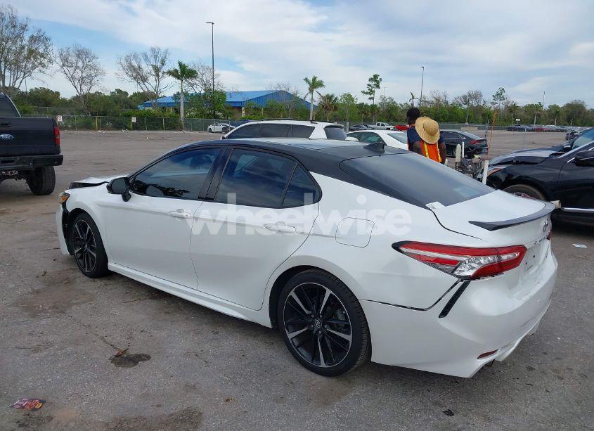 Photo 3 of 2019 Toyota Camry XSE (VIN 4T1B61HK4KU226522)