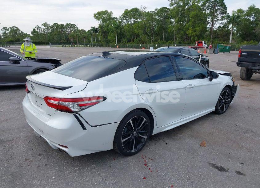 Photo 4 of 2019 Toyota Camry XSE (VIN 4T1B61HK4KU226522)