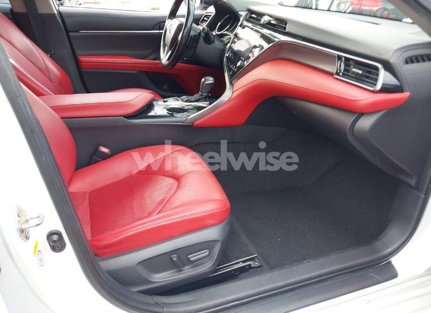 Photo 5 of 2019 Toyota Camry XSE (VIN 4T1B61HK4KU226522)