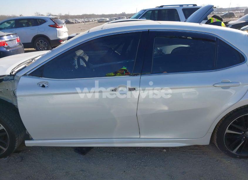 Photo 15 of 2019 Toyota Camry XSE (VIN 4T1B61HK4KU296831)