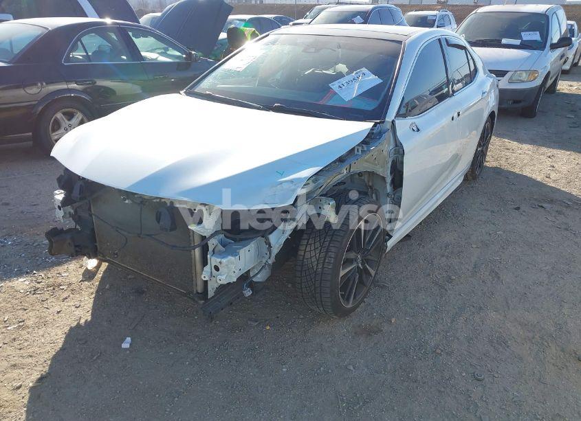 Photo 2 of 2019 Toyota Camry XSE (VIN 4T1B61HK4KU296831)