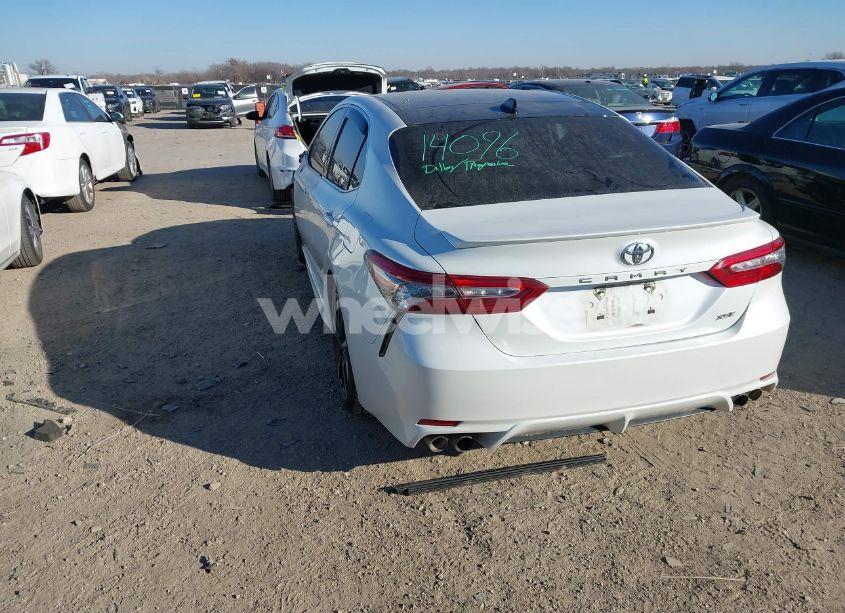 Photo 3 of 2019 Toyota Camry XSE (VIN 4T1B61HK4KU296831)