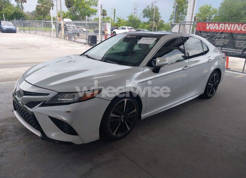 Photo 2 of 2019 Toyota Camry XSE (VIN 4T1B61HK4KU749152)
