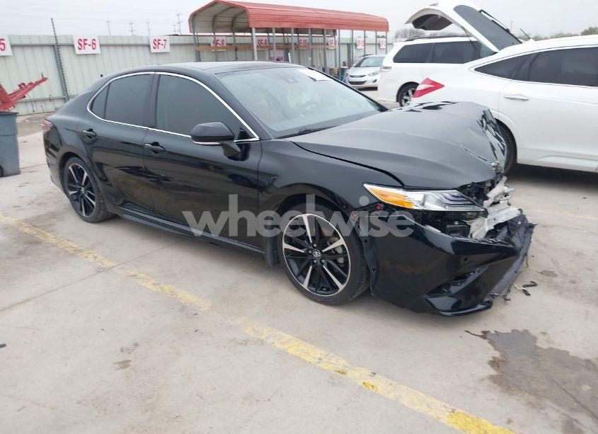 2019 Toyota Camry XSE (VIN 4T1B61HK4KU774598) main photo