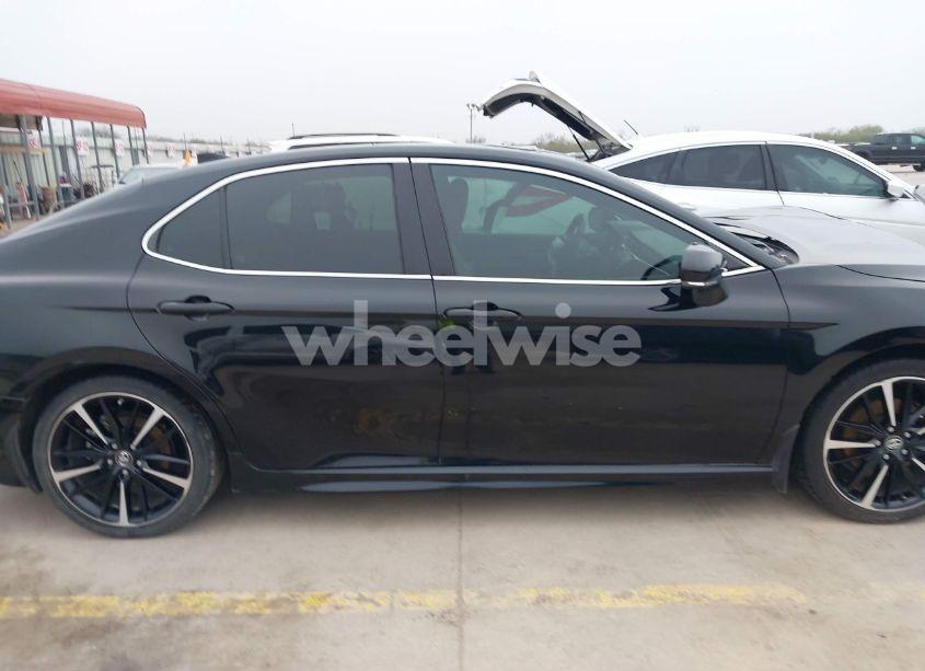 Photo 14 of 2019 Toyota Camry XSE (VIN 4T1B61HK4KU774598)