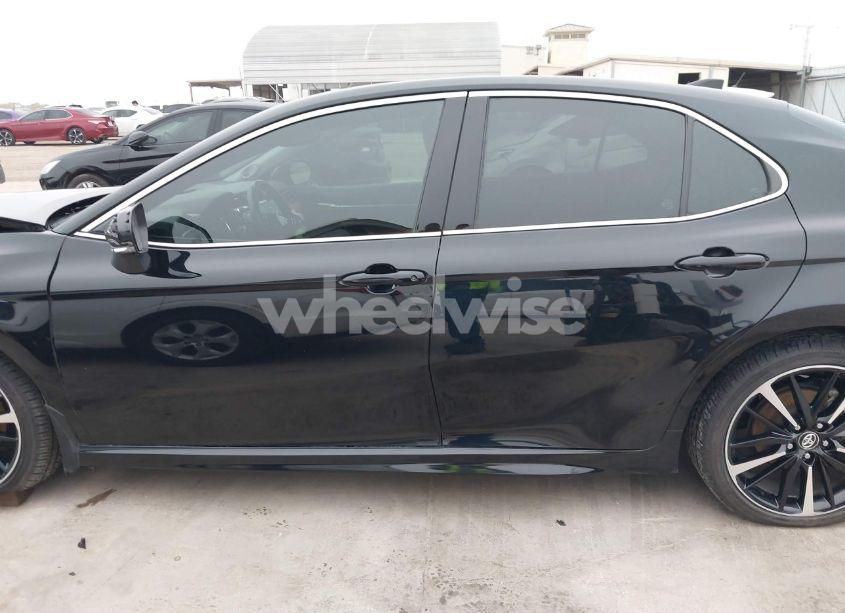 Photo 15 of 2019 Toyota Camry XSE (VIN 4T1B61HK4KU774598)