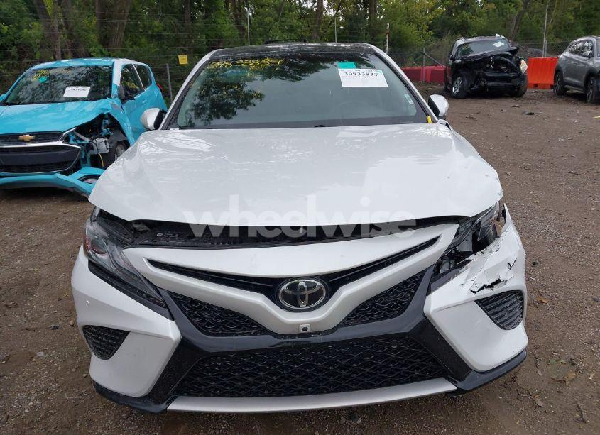 Photo 12 of 2018 Toyota Camry XSE (VIN 4T1B61HK5JU050238)