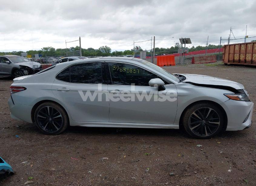 Photo 13 of 2018 Toyota Camry XSE (VIN 4T1B61HK5JU050238)