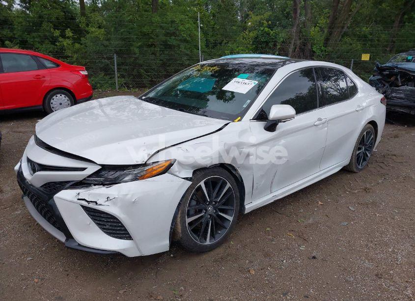 Photo 2 of 2018 Toyota Camry XSE (VIN 4T1B61HK5JU050238)