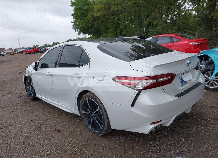 Photo 3 of 2018 Toyota Camry XSE (VIN 4T1B61HK5JU050238)