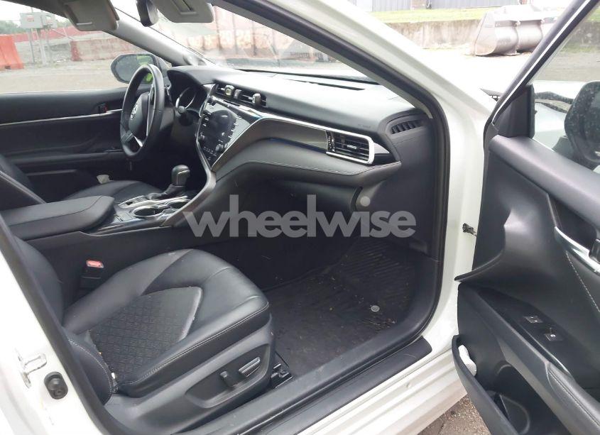 Photo 5 of 2018 Toyota Camry XSE (VIN 4T1B61HK5JU050238)