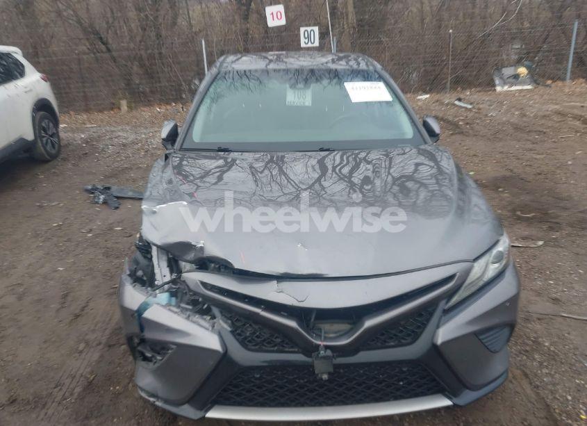 Photo 12 of 2018 Toyota Camry XSE (VIN 4T1B61HK5JU056105)