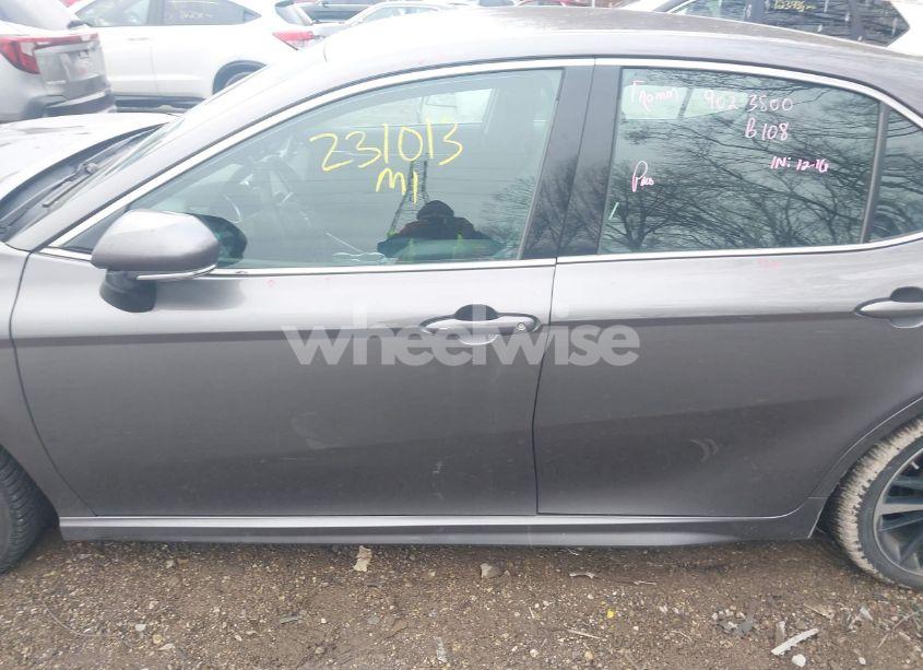 Photo 14 of 2018 Toyota Camry XSE (VIN 4T1B61HK5JU056105)