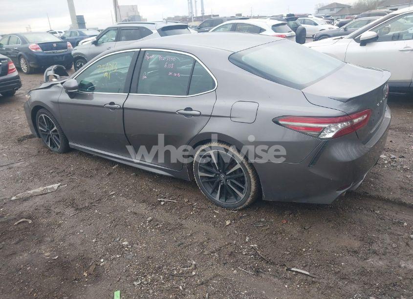 Photo 3 of 2018 Toyota Camry XSE (VIN 4T1B61HK5JU056105)