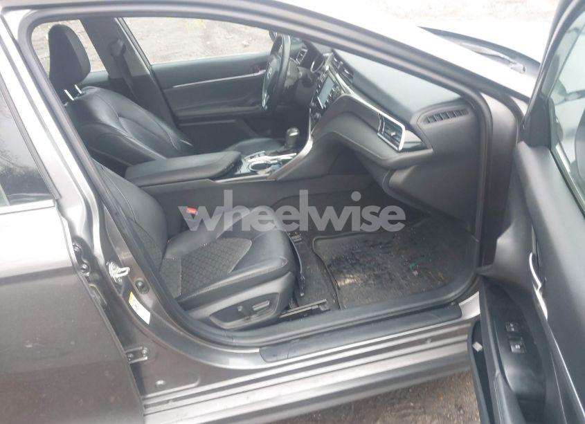 Photo 5 of 2018 Toyota Camry XSE (VIN 4T1B61HK5JU056105)