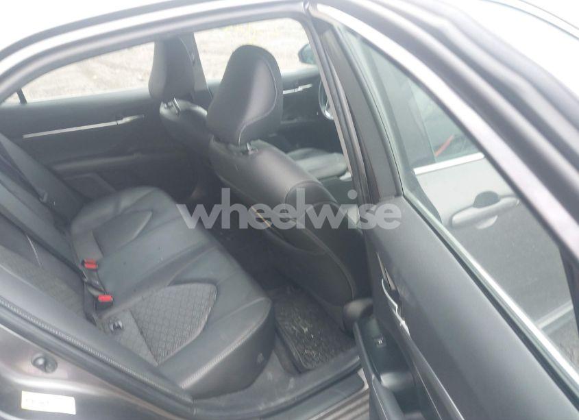 Photo 8 of 2018 Toyota Camry XSE (VIN 4T1B61HK5JU056105)