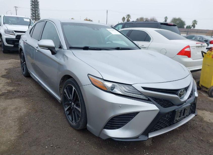 2018 Toyota Camry XSE (VIN 4T1B61HK5JU145060) main photo