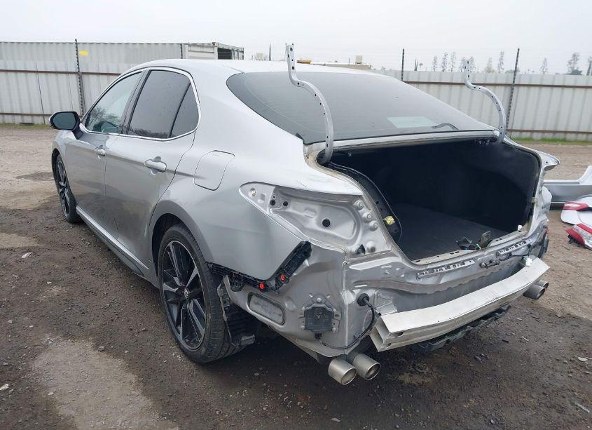 Photo 3 of 2018 Toyota Camry XSE (VIN 4T1B61HK5JU145060)