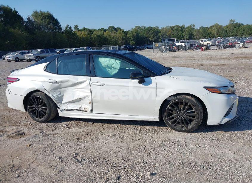 Photo 13 of 2018 Toyota Camry XSE (VIN 4T1B61HK5JU153546)