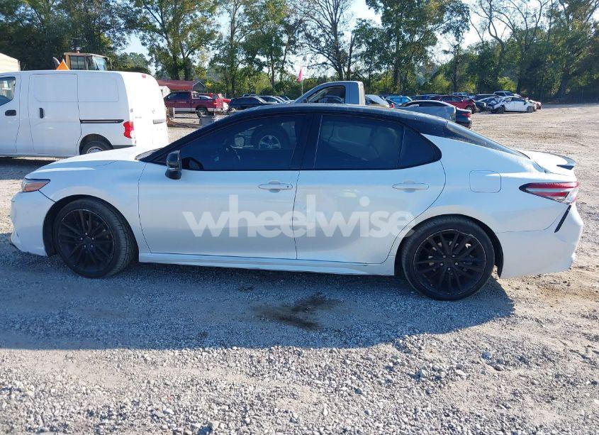 Photo 14 of 2018 Toyota Camry XSE (VIN 4T1B61HK5JU153546)