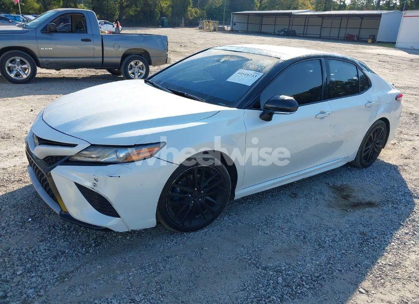 Photo 2 of 2018 Toyota Camry XSE (VIN 4T1B61HK5JU153546)