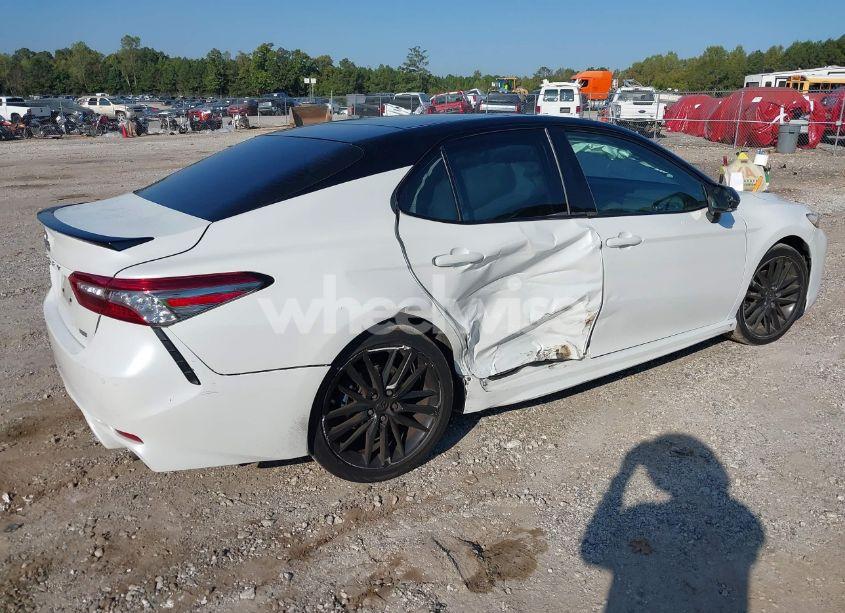 Photo 4 of 2018 Toyota Camry XSE (VIN 4T1B61HK5JU153546)