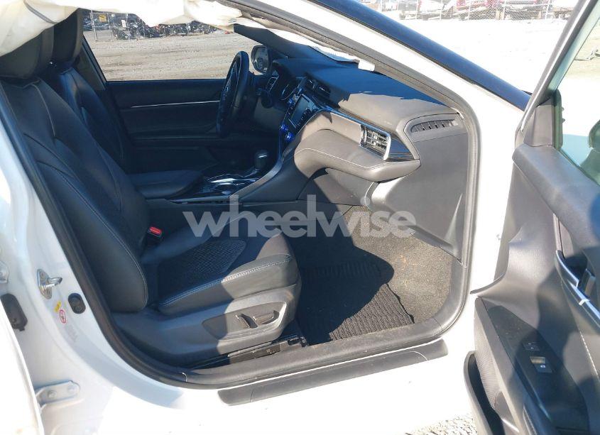 Photo 5 of 2018 Toyota Camry XSE (VIN 4T1B61HK5JU153546)